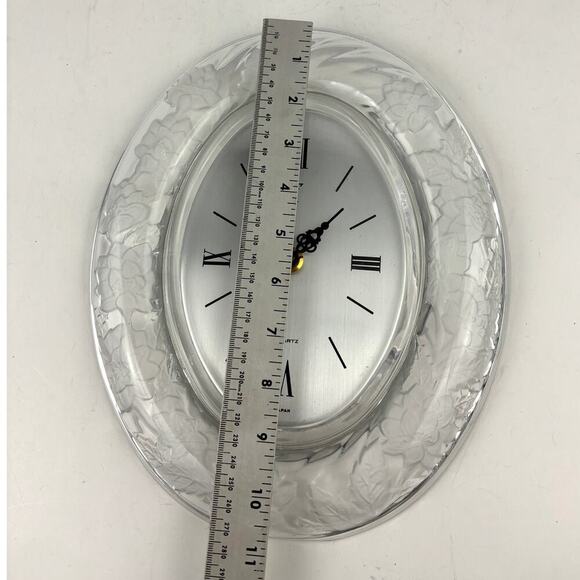 VTG Oval Crystal Clear Signatures Floral Rim Design Wall Clock Japaan Works - Picture 3 of 16